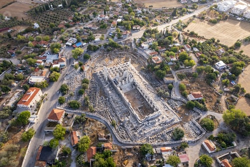 Preview: Ruins of the temple of Apollo in the ancient city of Didyma, Aydın, Turkey.