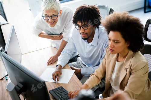 Preview: Collaboration and analysis by business people working in office