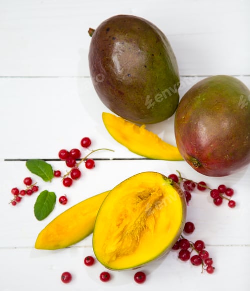 Preview: mangoes and berries