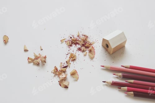 Preview: Pencil sharpener, shavings and pink pencils