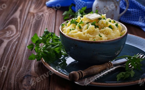 Preview: Mashed potatoes in blue bowl