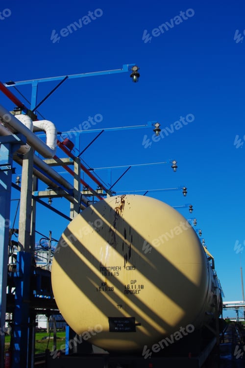 Preview: Vertical shot of an oil refinery plant with large industrial tanks