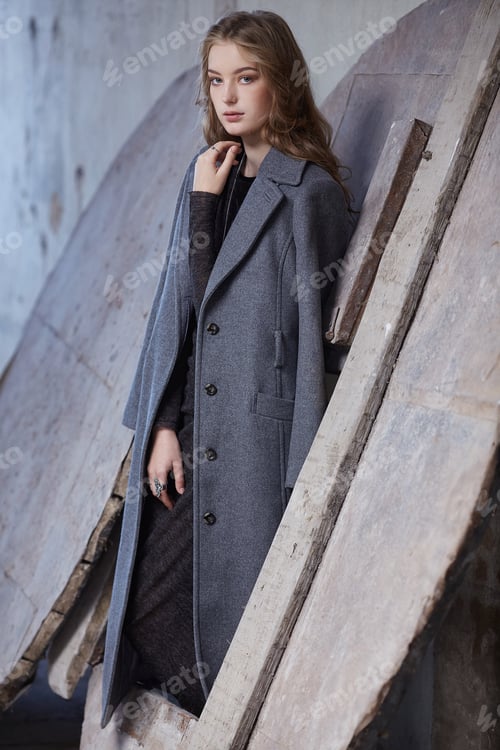 Preview: A lady in a long grey jacket.