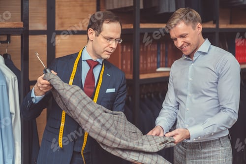 Preview: Customer in shop