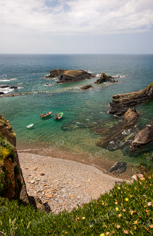 Preview: View from the clifftops onto the rocky shore and headlands of the Atlantic coastline.