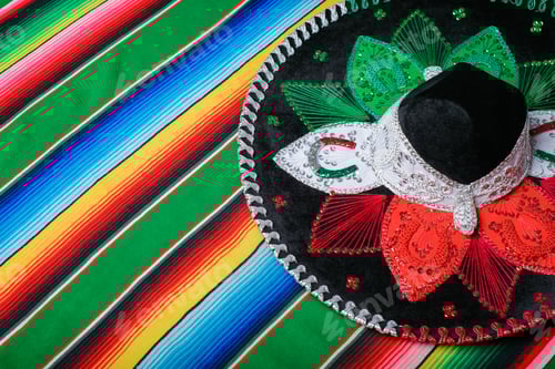 Preview: Mariachi hat with the colors of the Mexican flag on a colorful serape.