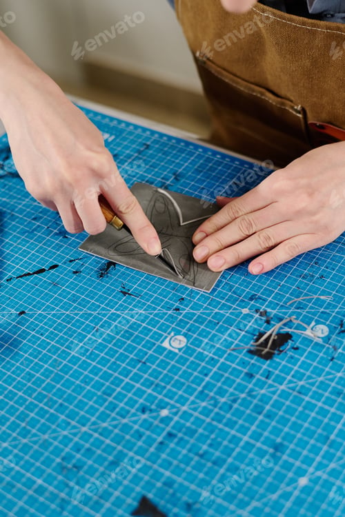 Preview: Artisan cutting out pattern for printing