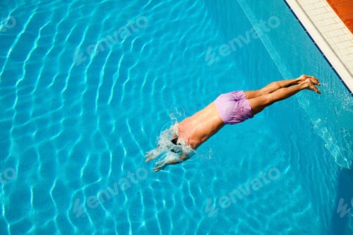 Preview: Young man diving into swimming pool
