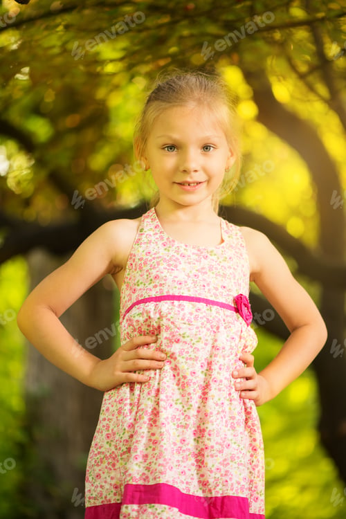 Preview: Cute little girl in the park
