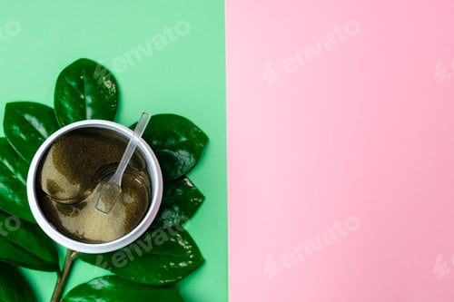 Preview: Can with gold collagen hydrogel eye patches on the green pink background. Cosmetic for skin care