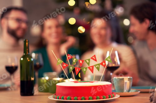 Preview: Group of friends celebrating Christmas at home with fancy cake