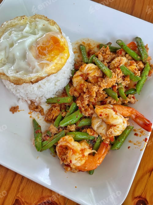Preview: Rice topped with stir-fried pork and basil, Rice topped with stir fried minced pork and basil with F