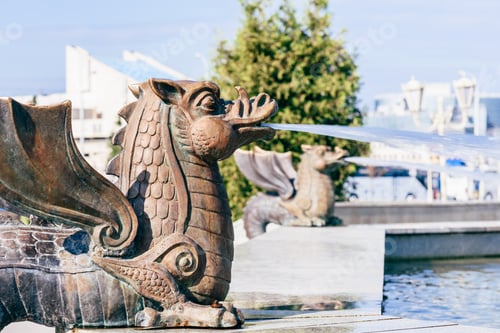 Preview: Bronze dragon fountain