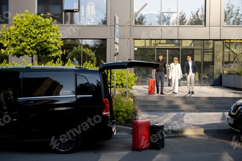 Preview: Driver helps a business couple carry their suitcases to the office or hotel