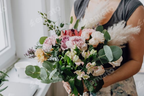 Preview: Woman holding beautiful flowers