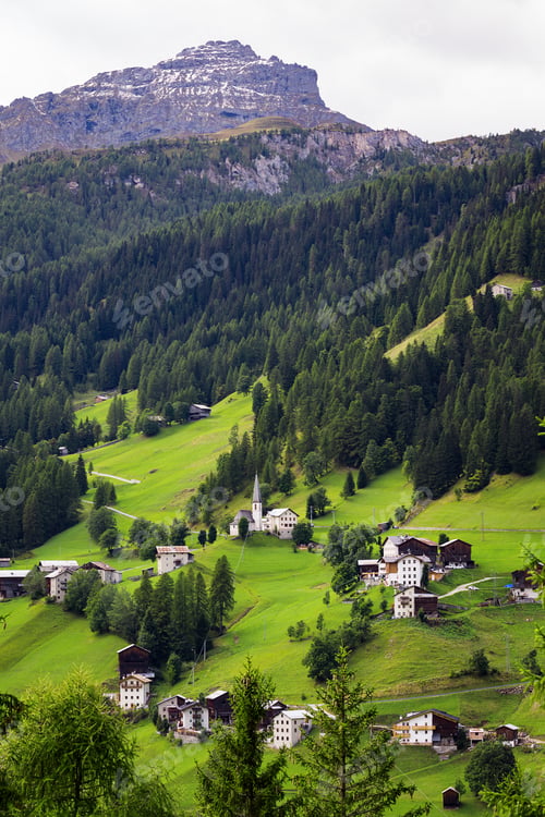 Preview: view of a small Italian village