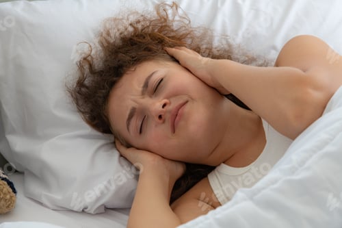 Preview: Woman was ears closed because she couldn't bear her husband's snore