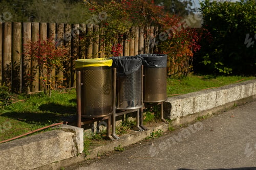 Preview: Trash cubes on public spaces