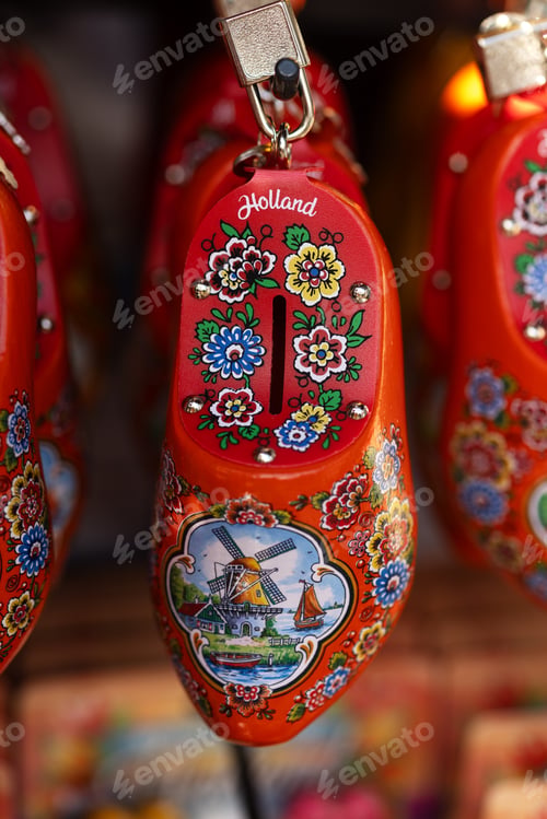 Preview: Souvenir piggy bank Red wooden Dutch clogs in the store in Keukenhof Park. Clompens, shoe.