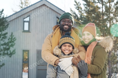 Preview: Happy family in front of country house