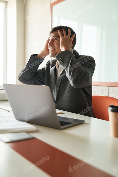 Preview: Office clerk having mental breakdown during work