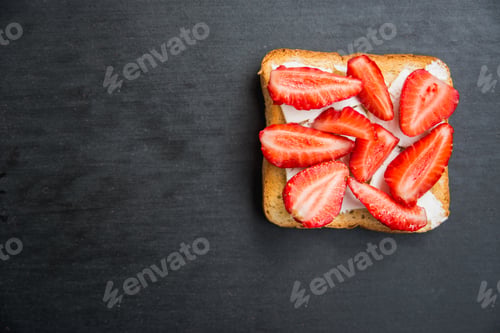 Preview: toast with feta and strawberries