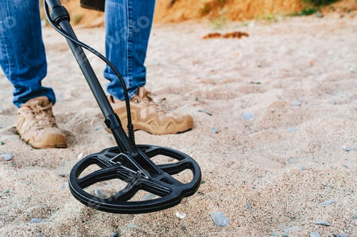 Preview: Metal detector coil in action above the ground