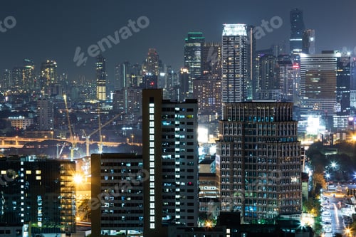 Vorschau: Malerischer Blick auf die moderne Stadt Bangkok bei Nacht