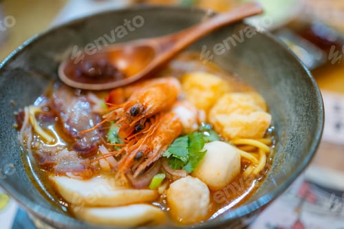 Preview: Shrimp with fish ball noodles