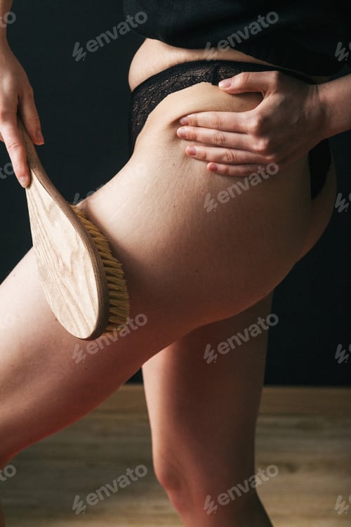 Preview: a woman demonstrates the technique of self-massage on her thighs - getting rid of stretch marks and