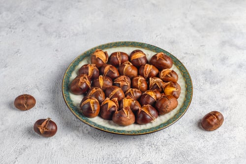 Preview: Tasty roasted organic chestnuts.