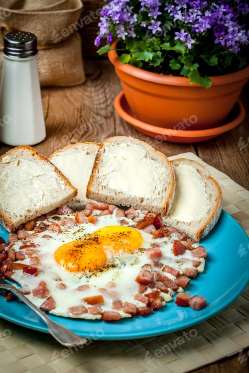 Preview: Fried eggs with chopped sausage.