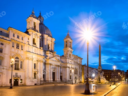 Preview: Scenic view of Piazza Navona in Rome before sunrise