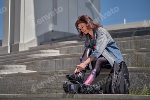 Preview: Fit legs in kangoo jumping shoes. womanpreparing for Kangoo Jumping training