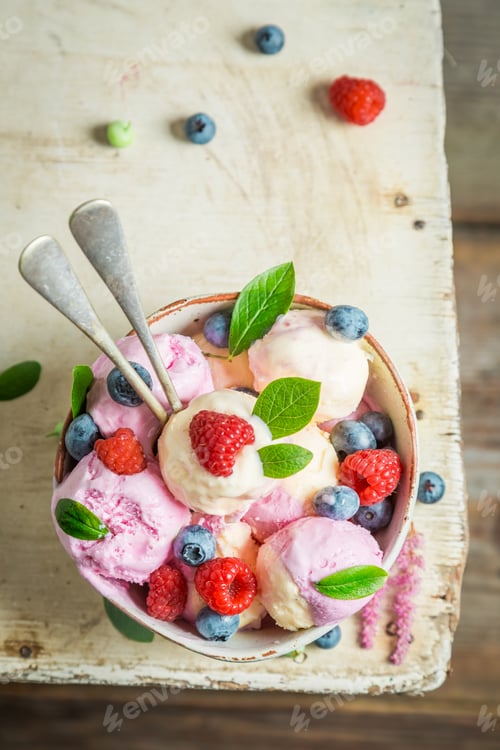 Preview: Juicy ice cream made of fruits and yogurt