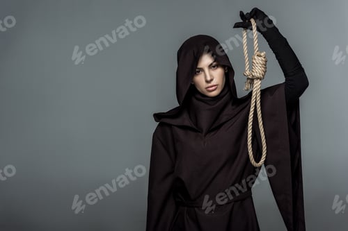 Preview: woman in death costume holding hanging noose isolated on grey