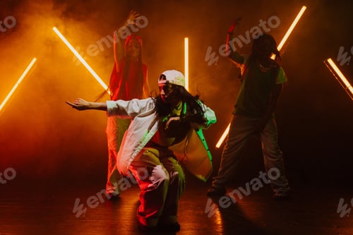 Preview: Group of hip hop dancer dancing together.