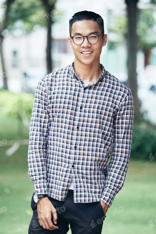 Preview: Stylish Guy Posing Outdoors