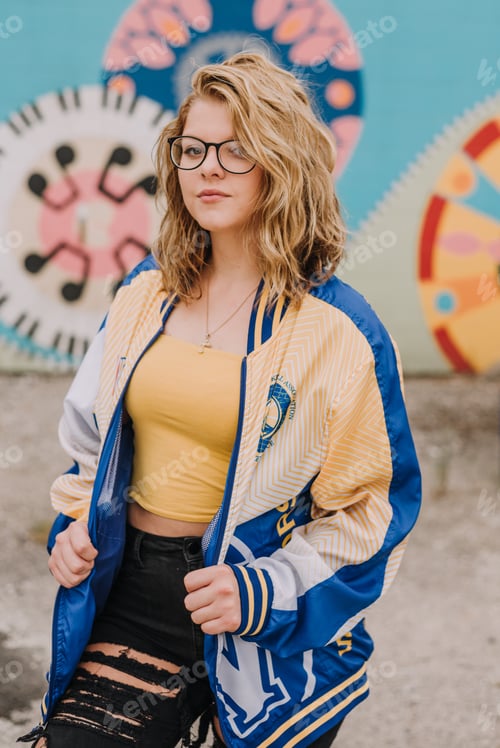 Preview: Stylish Woman in Urban Setting with Colorful Mural