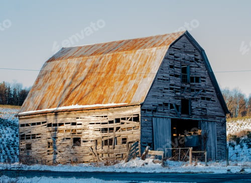 Preview: Rustic barn in winter