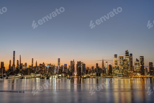 Preview: The skyline of Midtown Manhattan in New York before sunrise