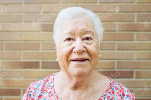 Preview: Portrait of senior woman