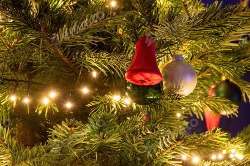 Preview: Christmas tree with green and white balls, red bell and a chain of lights