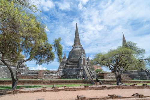 Vista previa: Old ruins of a ancient temple in Phra Nakhon Si Ayutthaya province, Thailand