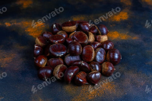 Preview: Fresh organic chestnuts.