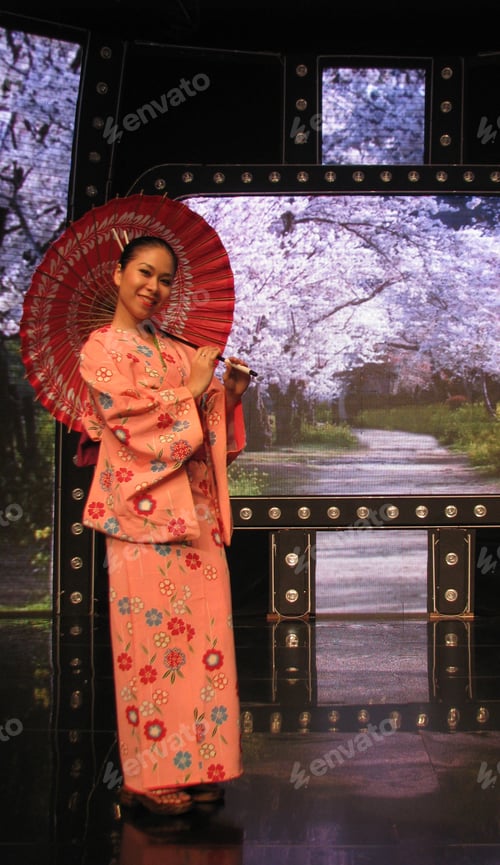 Preview: dancers are dancing japanese dance