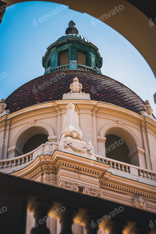 Preview: Low angle shot of Pasadena City Hall in California, USA