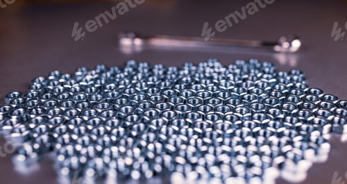 Vista previa: Close-up chrome metal nuts in the form of honeycombs