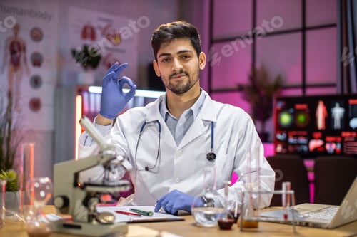 Preview: Male scientist working in laboratory.
