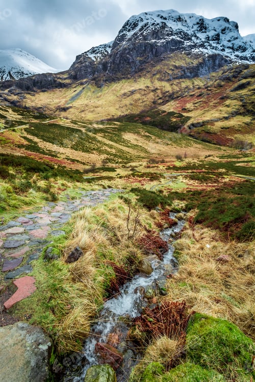 Preview: Mountain footpath leading to the peak in Scotland